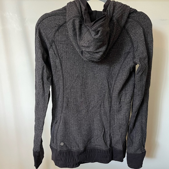 Lululemon Hoodie in Like New Condition - Picture 4 of 5